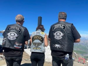 2023-07-14 Alpe d'Huez 3 du Perpignan 66 Chapter France de dos